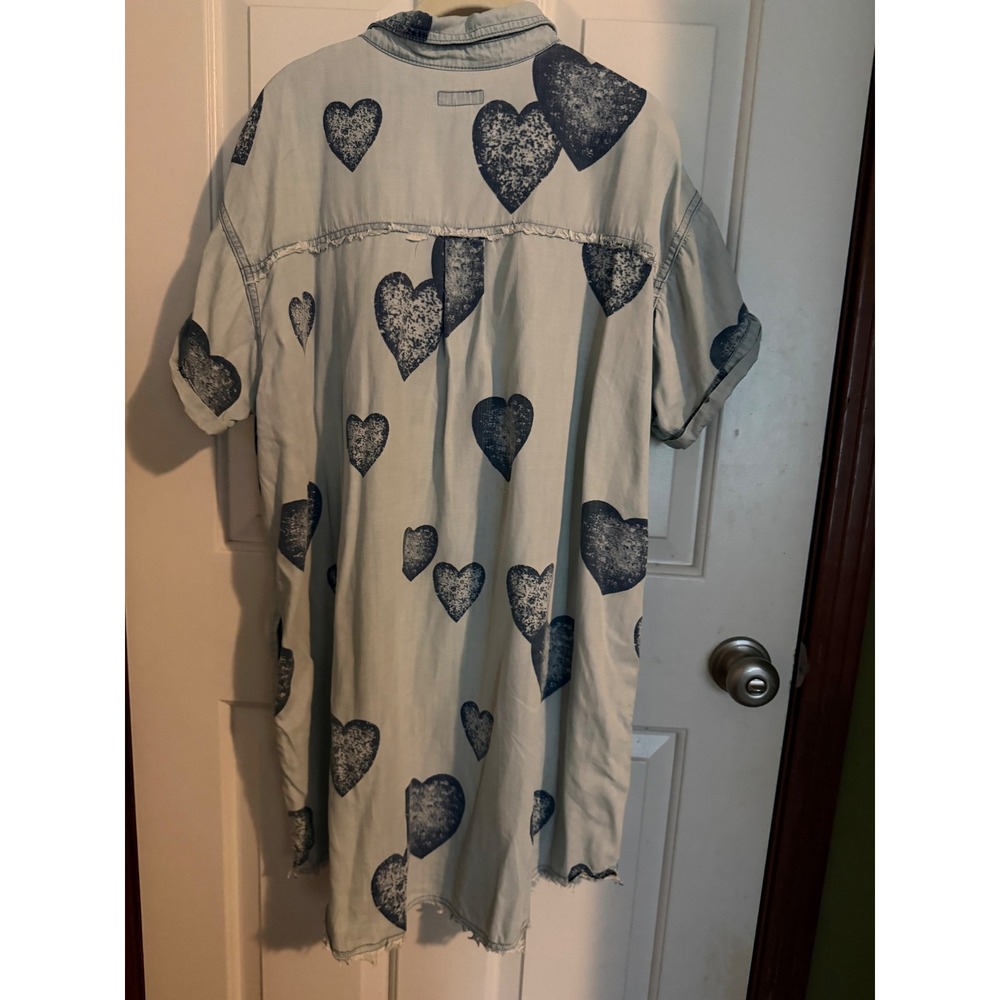 Easel Los Angeles Heart Print Denim Shirt Dress Light Wash Distressed Mini XL - Picture 2 of 5